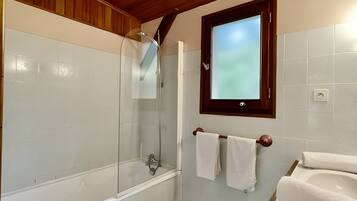 Douche, serviettes fournies