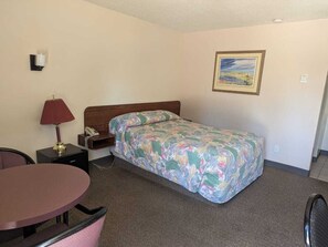Standard Room - Algonquin Motor Lodge (Edmonton)