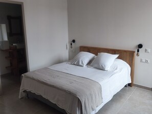 WiFi, bed sheets