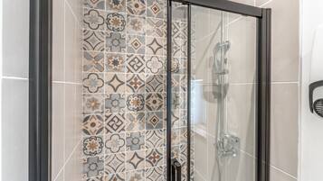 Shower, hair dryer, towels