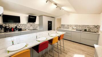 Fridge, microwave, oven, dishwasher