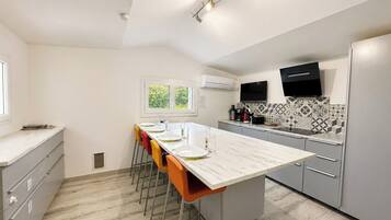Fridge, microwave, oven, dishwasher