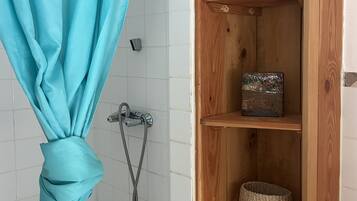 Shower, towels