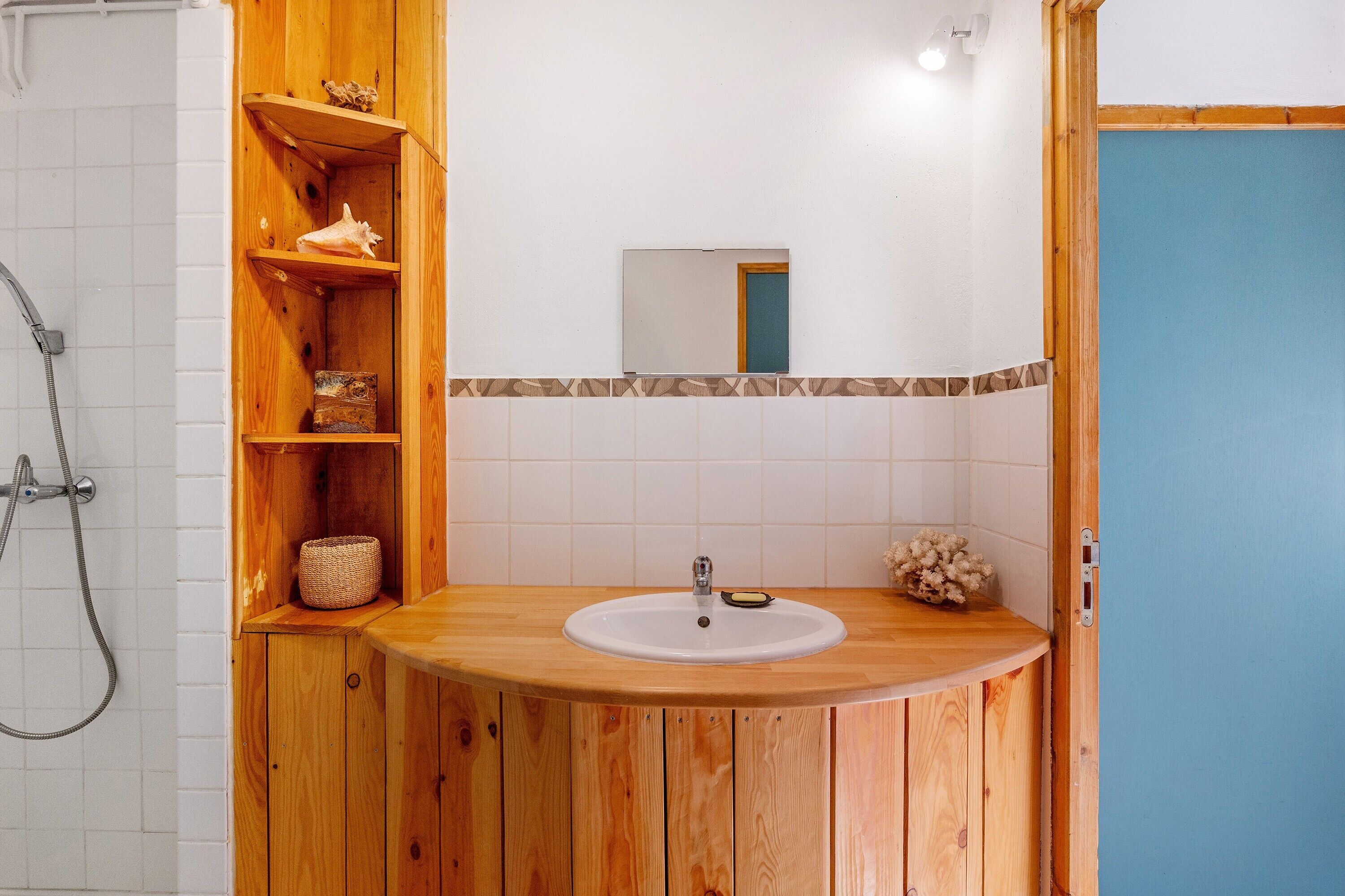Een douche, handdoeken