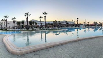 3 outdoor pools