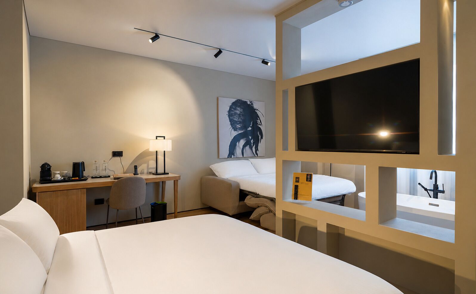 Camera Deluxe | Biancheria da letto di alta qualità, copriletto in piuma, minibar