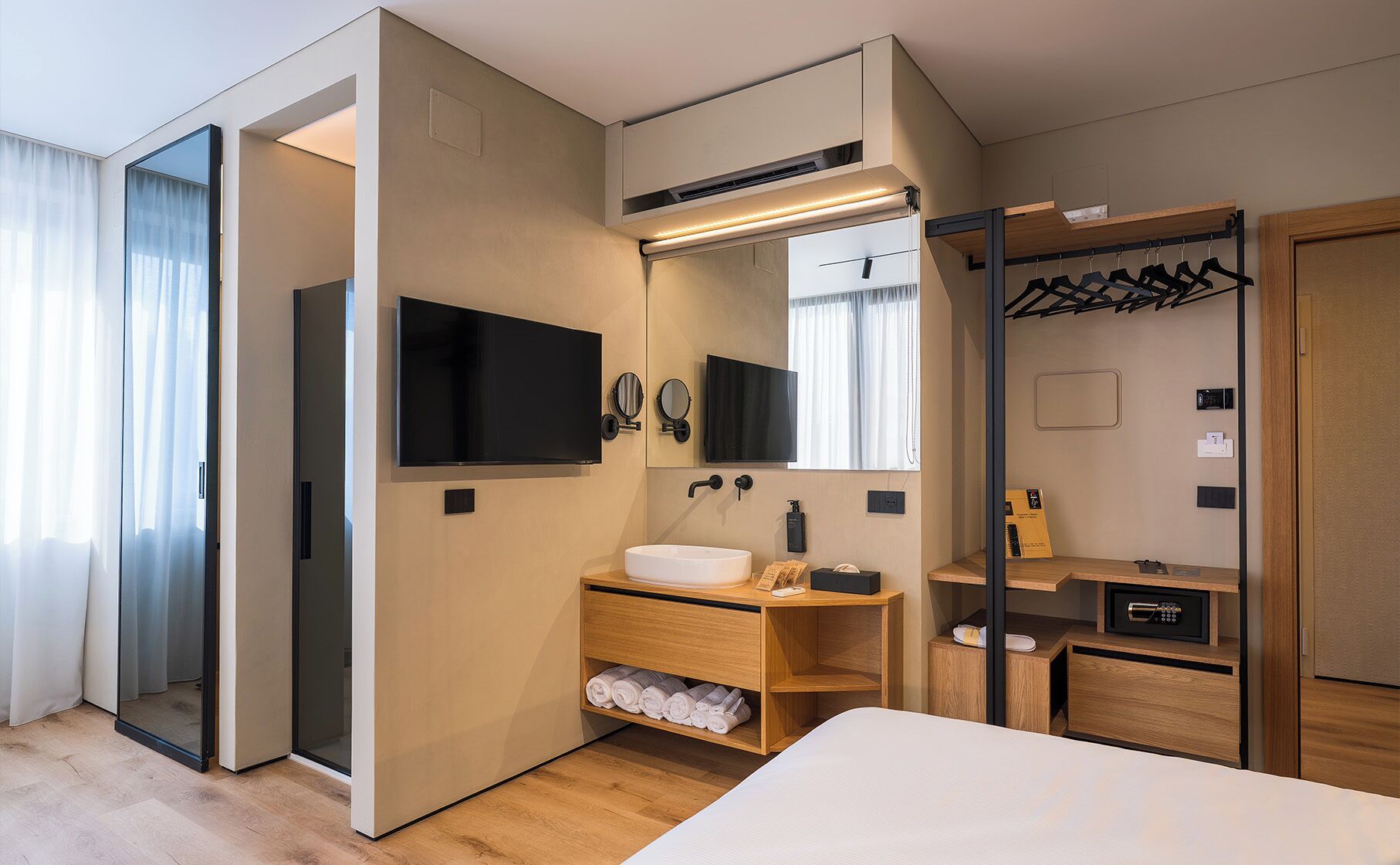 Habitación superior, vistas a la ciudad | Ropa de cama de alta calidad, edredones de plumas, minibar y caja fuerte