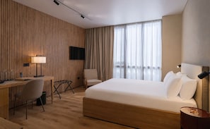 Ropa de cama de alta calidad, cubrecamas y minibar 