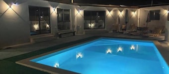 Suite with Pool and Nature View