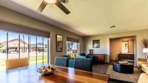 Rumah, Beberapa Tempat Tidur, akses ke kolam renang, pemandangan samudra (5401 Ocean) | Interior