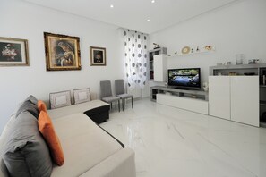 Living area - Vrbo Property (Rapallo)