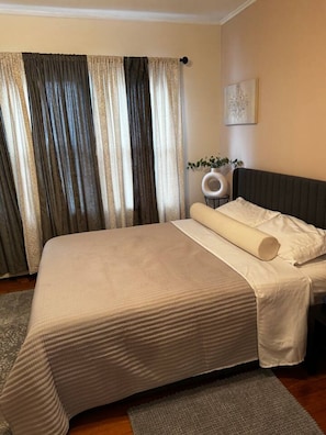 Desk, WiFi, bed sheets