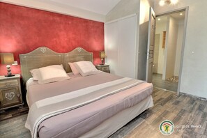 Room - Vrbo Property (Labeaume)