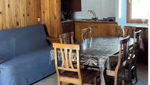 Unclassified image, 3 of 12, button - II Semi-detached cottage near the beach on the shores of Lake Saint Ferréol (REVEL)