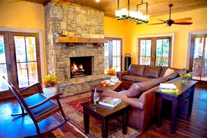 Living area - Island Lodge on Bear Lake Surrounded By Water- Private Peninsula Great Decks (Tuckasegee)