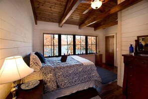 Room - Island Lodge on Bear Lake Surrounded By Water- Private Peninsula Great Decks (Tuckasegee)
