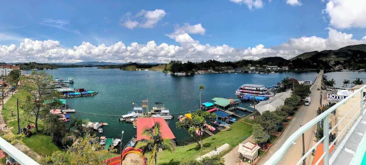 Esta es tu vista de mañana.  

Nuestra terraza no solo tiene la mejor panorámica 360 del embalse y el malecón, sino que es el lugar donde vas a crear tus mejores recuerdos. ️☀️ No te conformes con que te lo cuenten, ¡ven a vivirlo!