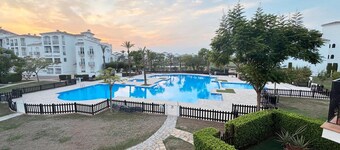 Sunset Haven – Profitez du soleil et détendez-vous à La Torre Golf