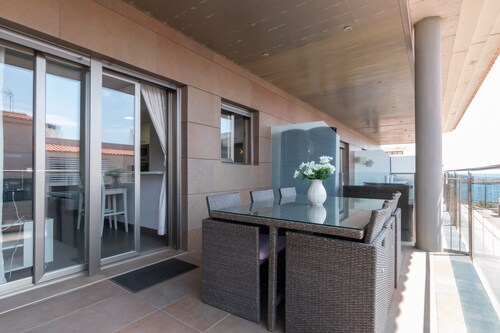 Apartment 'Cala Gaviota' with Sea Views, Wi-Fi, and Air Conditioning