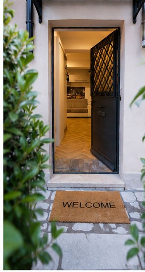 Exterior detail - A modern retreat among the alleys of Monte Compatri, on the outskirts of Rome (Monte Compatri)