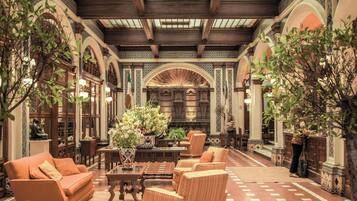 Room | Lobby