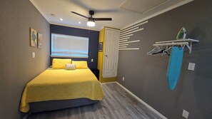 Room - Van Gogh inspired 1-bedroom studio in Denton perfect for your getaway (Denton)