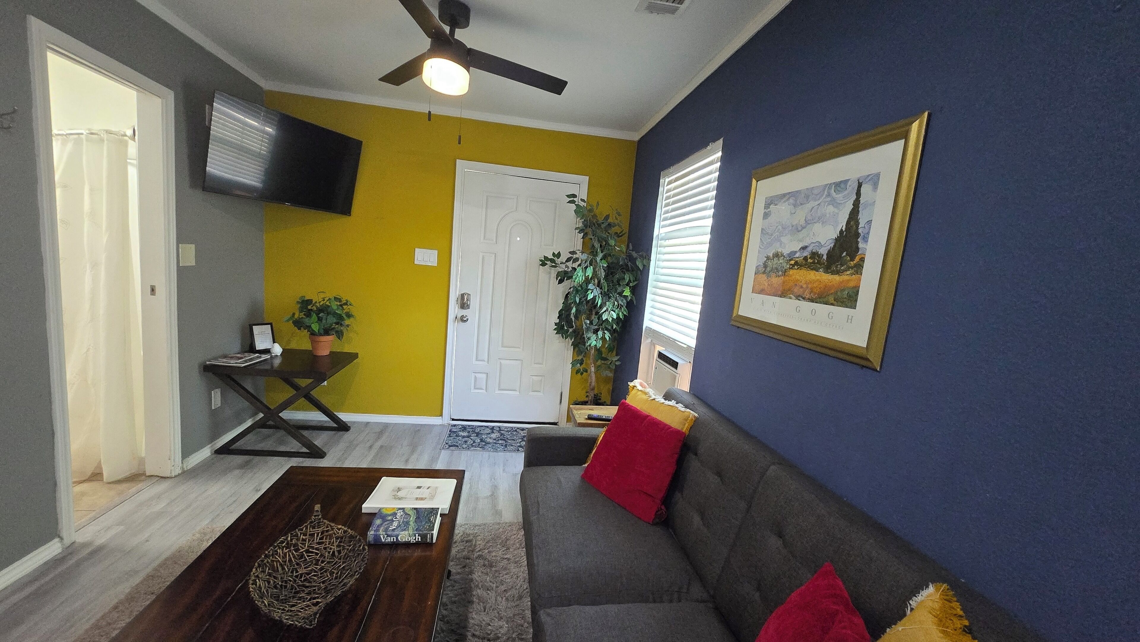 Van Gogh Inspired 1-bedroom Studio In Denton Perfect For Your Getaway - Denton
