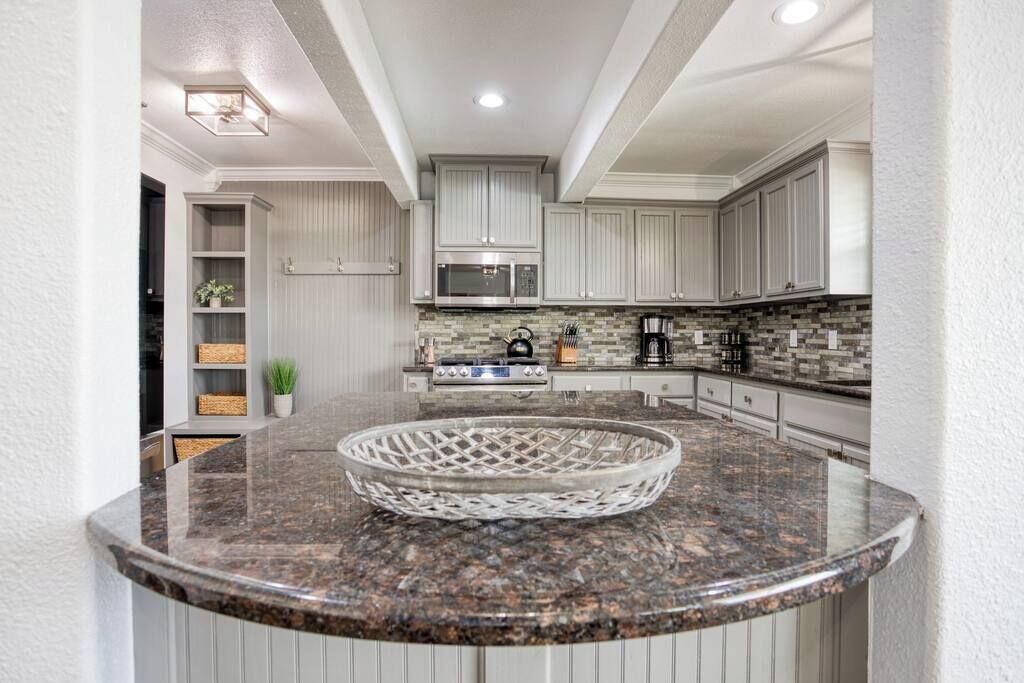 House, Multiple Beds, Hot Tub, Garden View (100 Ocean View) | Private kitchen