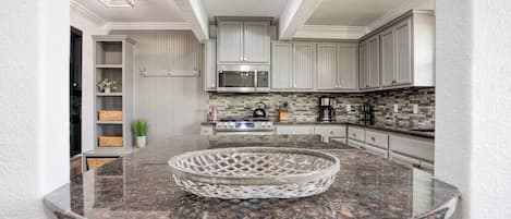 Maison, plusieurs lits, bain à remous, vue jardin (100 Ocean View) | Cuisine privée