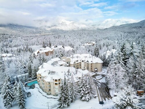Luxury 2-Bed in Whistler Village