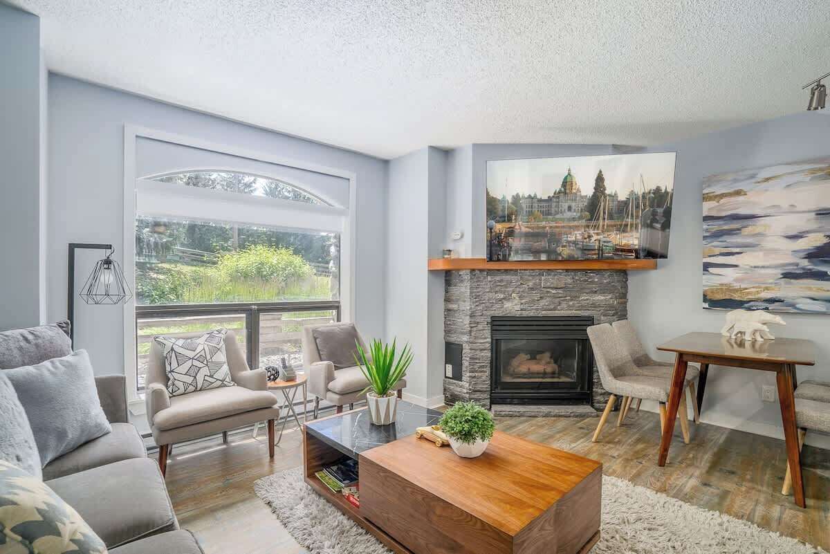 TV, fireplace, offices