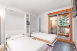 Iron/ironing board, WiFi, bed sheets - Northlands Walk to village/slopes | Luxury 4-bed (Whistler)