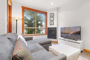 TV, fireplace, offices - Northlands Walk to village/slopes | Luxury 4-bed (Whistler)