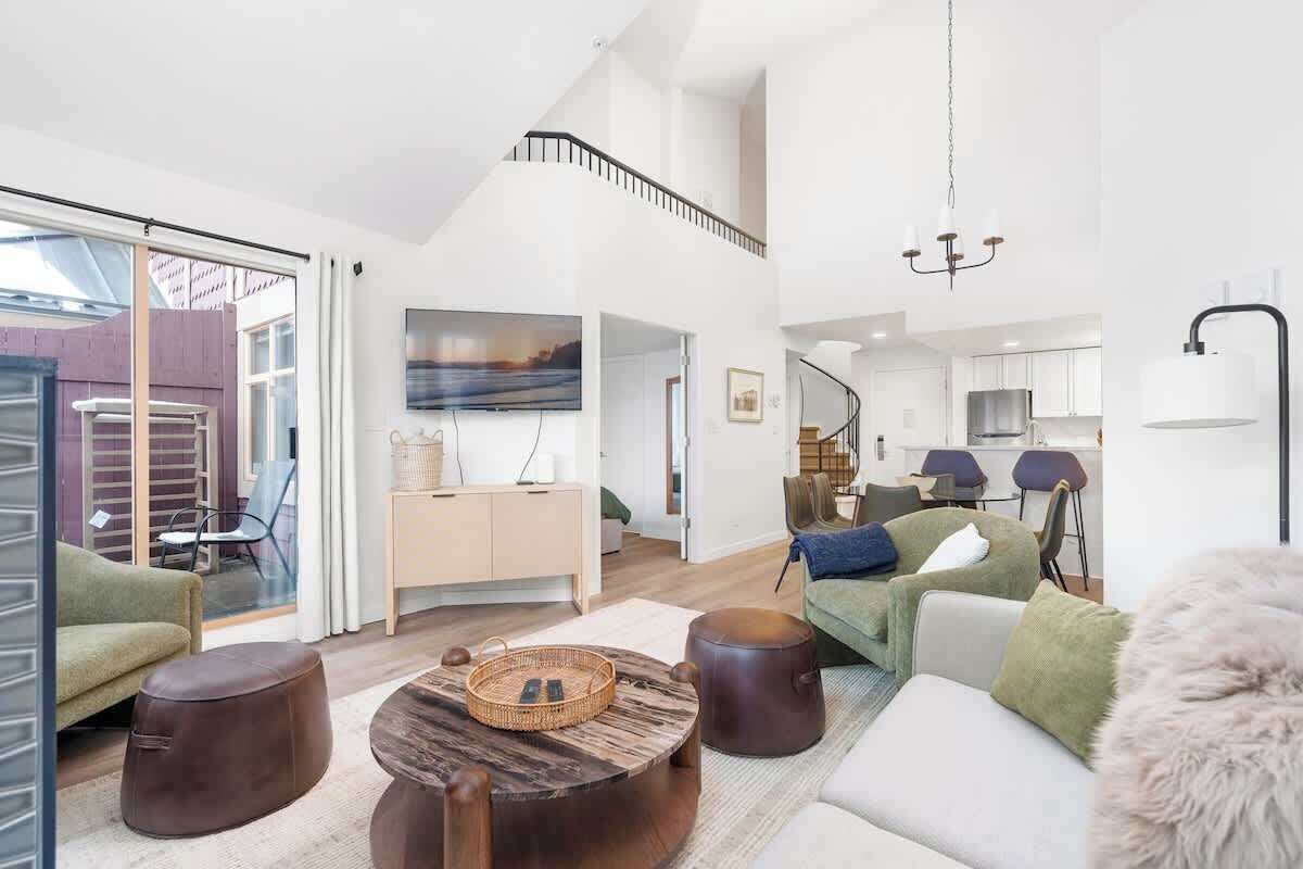 TV, fireplace, offices