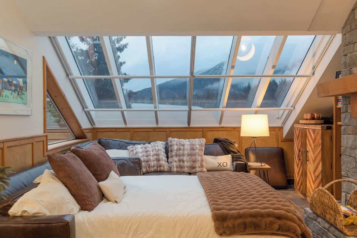 2 bedrooms, iron/ironing board, travel crib, WiFi