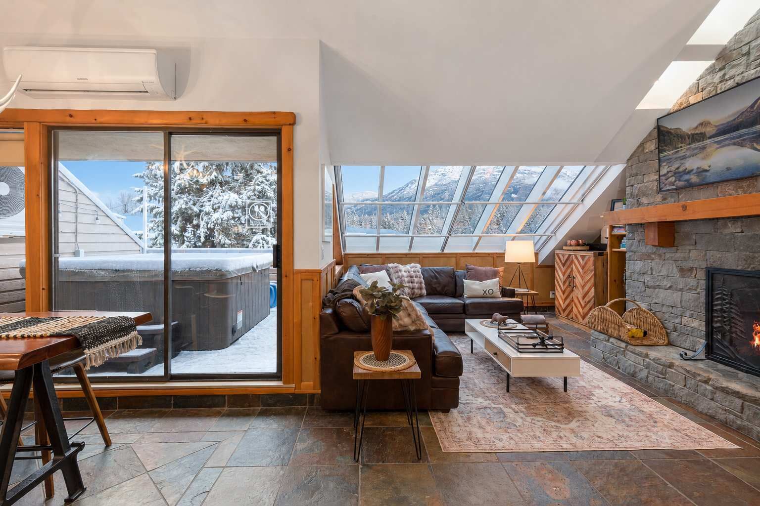 TV, fireplace, offices