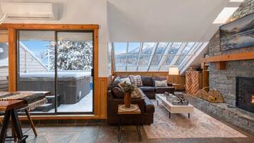 TV, fireplace, offices