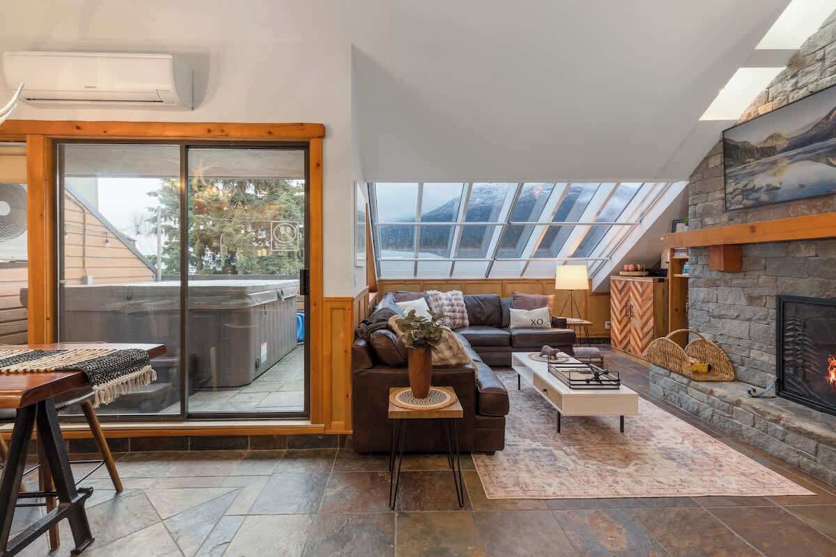 TV, fireplace, offices