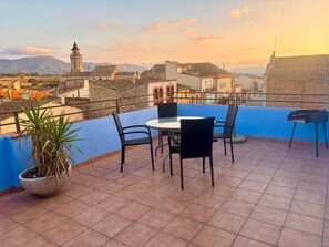Outdoor dining - Apartment 'Cal Capdevila Verd' with Mountain View, Wi-Fi and Air Conditioning (Pira)