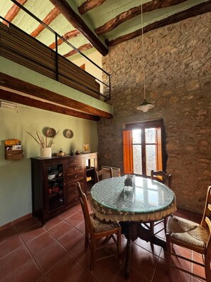 Dining - Apartment 'Cal Capdevila Verd' with Mountain View, Wi-Fi and Air Conditioning (Pira)