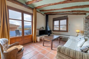 Fernseher, Kamin, Stereoanlage