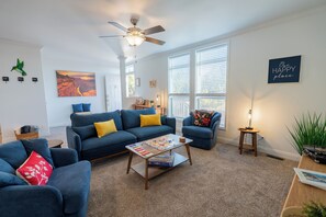 Smart TV, DVD player, books - Grand Canyon Escape in Williams sleeps 6 (Williams)