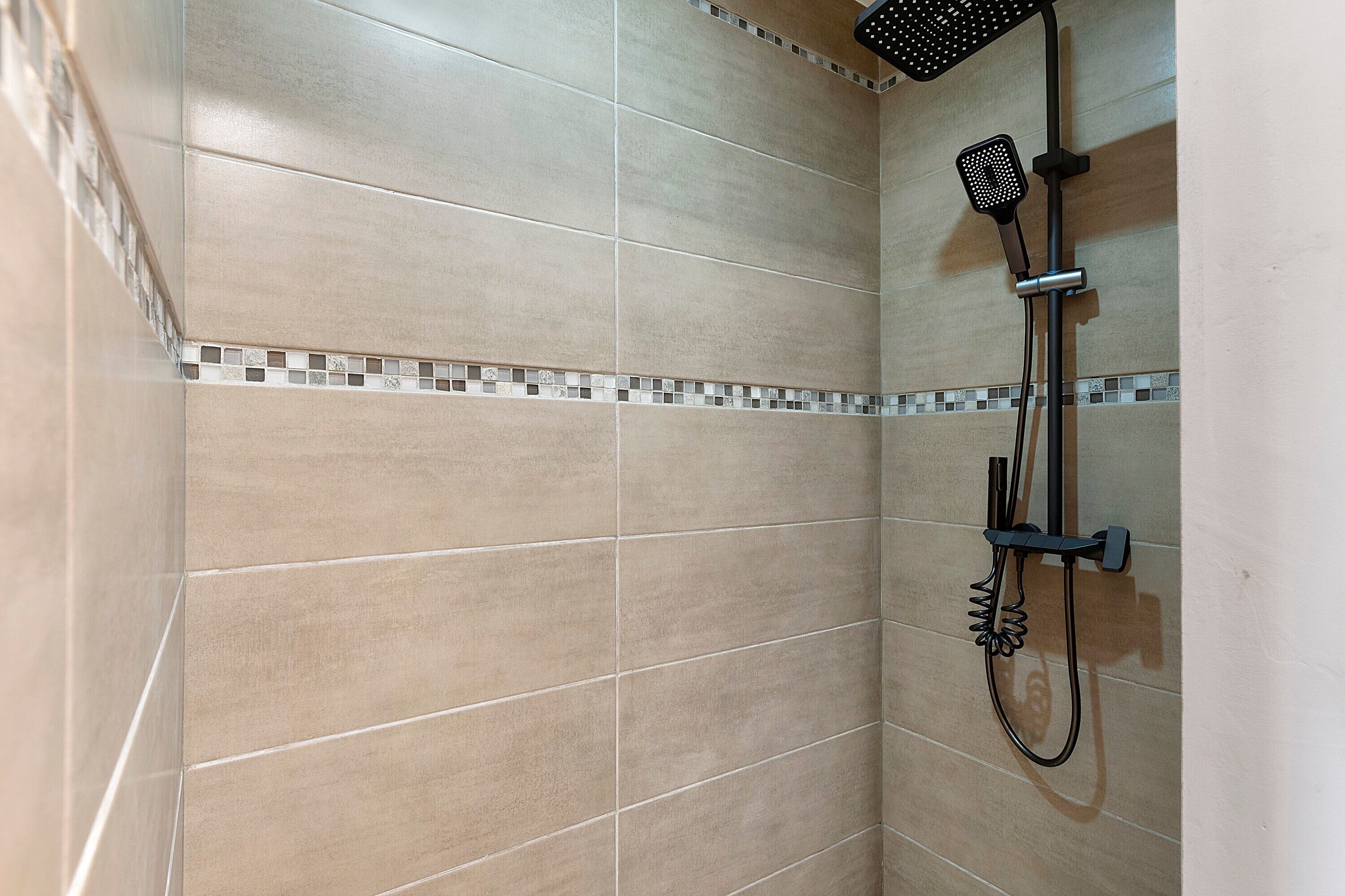 Douche, sèche-cheveux