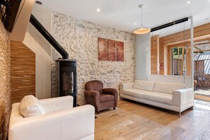 Fernseher, Kamin