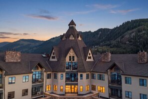 Stay amongst a backdrop of evergreen-covered peaks - Chapel Square Condo W/ Gas Fireplace, Gym & Steam Room (Avon)