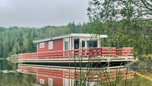 Exterior - Moored houseboat on Haldenvassdraget (Aremark)
