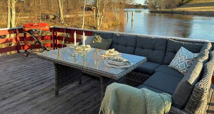 Moored houseboat on Haldenvassdraget
