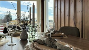 Dining - Moored houseboat on Haldenvassdraget (Aremark)