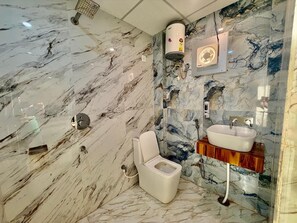 Double Room | Bathroom - Shree Krishna Palace (Lucknow)