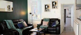 3-Bed Bearwood | Midland Met, No CAZ, Free Parking